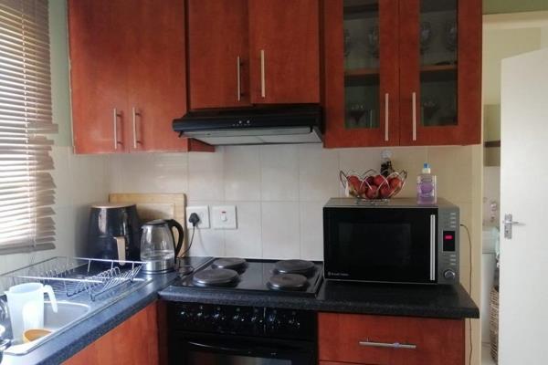 Discover a fantastic opportunity with this 1-bedroom, 1 1-bathroom apartment for Sale in Moot Heights, Daspoort.

Features:
- ...