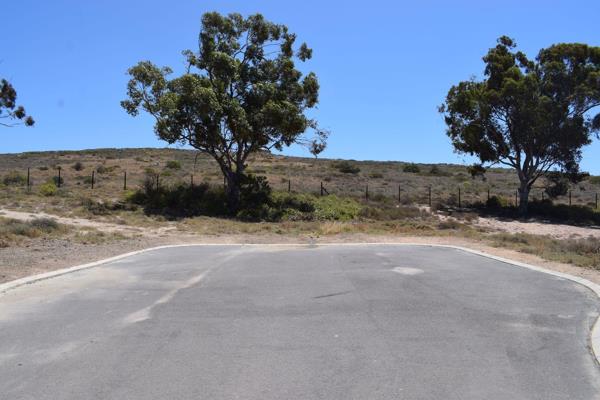 *Agent base in St Helena bay*
Property Overview:

• Size Stand 435M2
• No building time ...