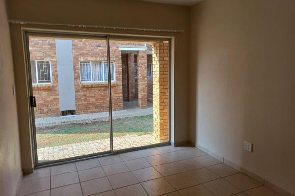 Ground floor,
Open plan and kitchen,
1 bedroom
1 full bathroom
Carport parking,
Pre paid water &amp; electricity 
