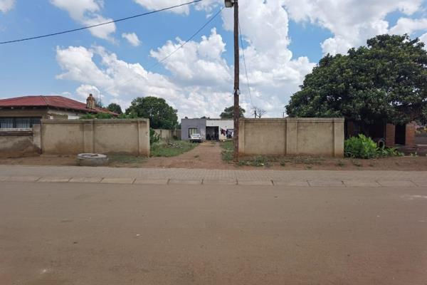 TLC is all that&#39;s needed. This 496m2 piece of land has an incomplete house ...