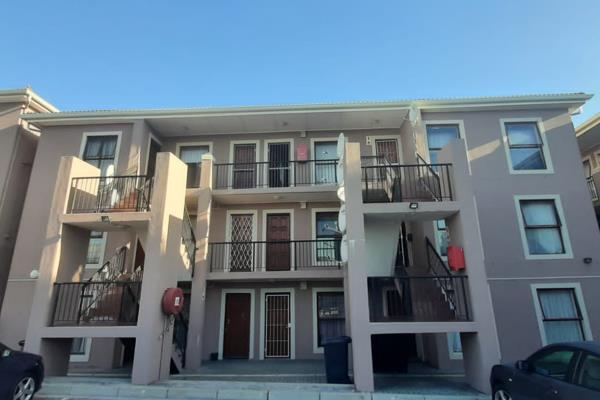 CLOSE TO TYGERBERG HOSPITAL

Please note:  Maximum occupancy is two people!

Cute ...