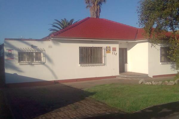 Three Bedroom House to Share

Furnished house and room with bed and built in ...