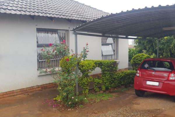 This 2 bedroom, 1 bathroom house offers you an open-plan living room and kitchen with a garden, braai area and double carport with ...