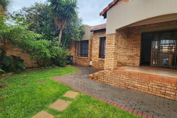 The perfect 2 bedroom simplex for sale in Monavoni,  Hedgestone complex !

This stunning unit is ready to move in.

 As you enter this ...