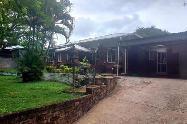 EXCLUSIVE MANDATE
Business zoned area.
This spacious property is situated on a 1150m2 stand.
Offers 3 bedrooms, 2 bathrooms, living ...