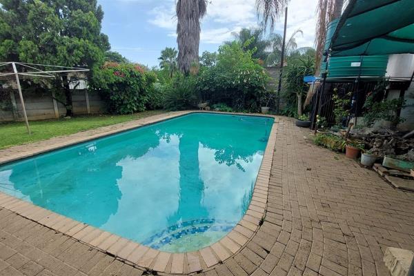 This property  situated in East End offers 4 apartments with a main house as well. This property boasts a Jojo tank with a swimming ...