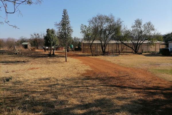 This beautiful small holding is located close to the Buffelspoort Valley and not too far from Rustenburg making it very well situated ...