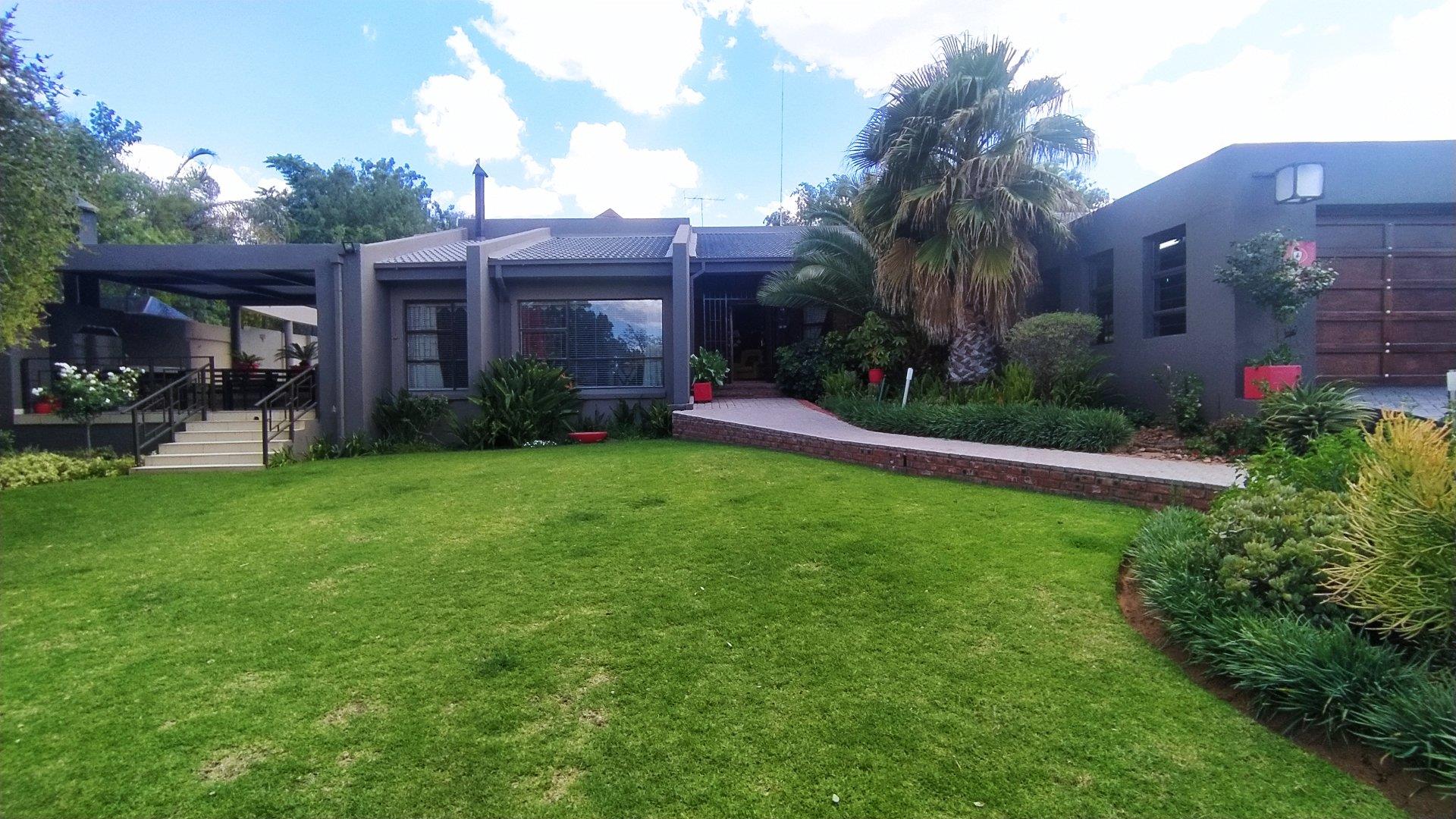 5 Bedroom House for sale in Heuwelsig 30 Juta Street P24111854872