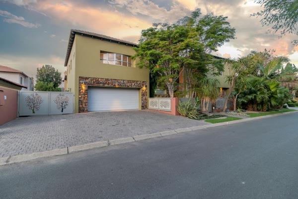 Warm, inviting and full of character this unique home in Bushwillow shows off beautifully year-round, day or night.  The kitchen with ...