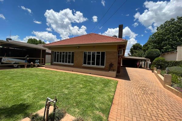 This property is ready for you to move in... 

Situated in Central Potchefstroom, this property offers 4 large bedrooms, 2 bathrooms ...