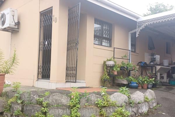 Open plan lounge and kitchen. 
Family bathroom and separate toilets. Close to all amenities and Albert Luthuli Hospital. 
24-hour ...