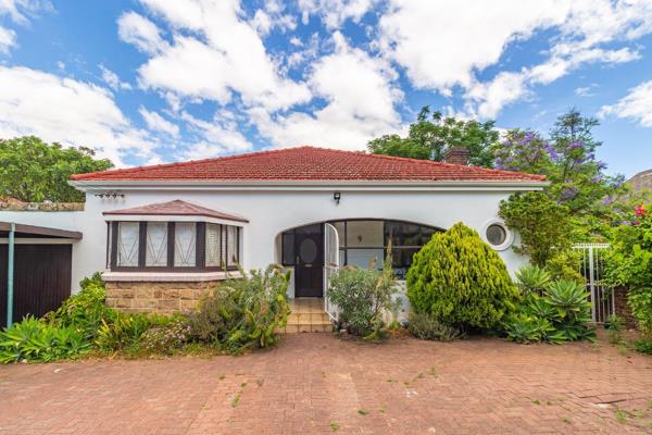 This 5 man digs is located within walking distance to UCT.
It offers 5 bedrooms, 2 ...