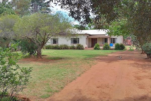 Nestled in the scenic town of Parys, Free State, this charming 3-bedroom home offers a perfect blend of comfort, convenience, and ...