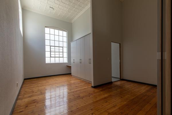 This apartment has a certain air about it. An old world charm meets Inner City Loft Living. With its high pressed ceilings and modern ...