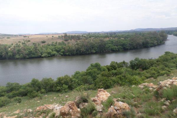 Vacant Land with full water view and water connected.  Vaaloewer is a little town on the Vaal river. This is a lovely stand in ...