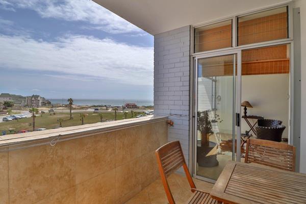 Corner, sunny 129m2 apartment situated at Cape Marina. 3 spacious bedrooms, 2 bathrooms ...