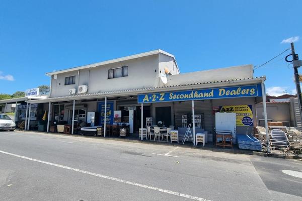 This commercial property of 455m2 consists of three shops (two of them leased by the same tenant) and one two-bedroom, two bathroom ...