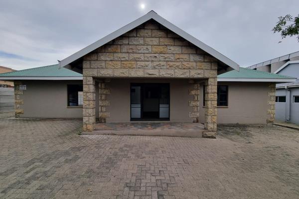 This prime property is situated walking distance from the Magistrates Court in Bethlehem and offers endless opportunities.
The yard is ...