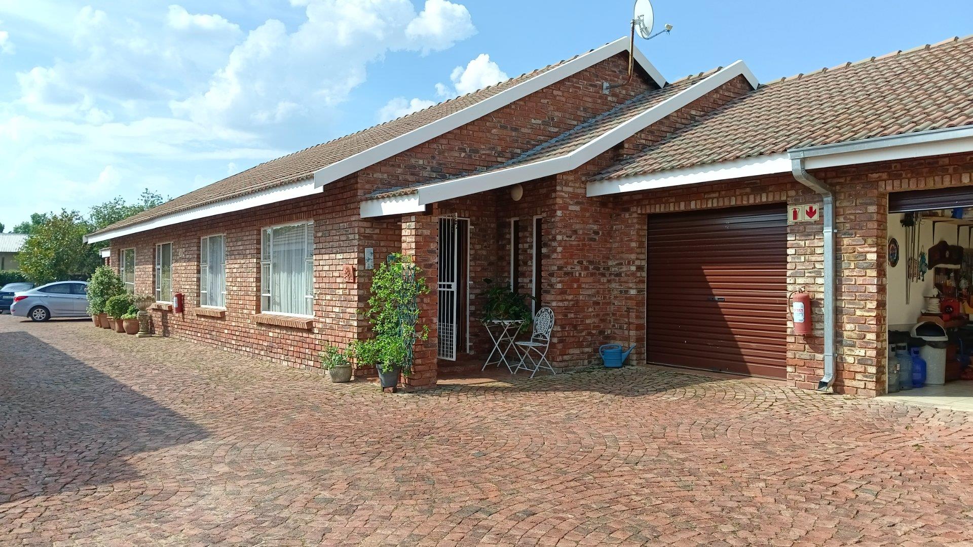 2-bedroom-townhouse-for-sale-in-parys-p24-112088498