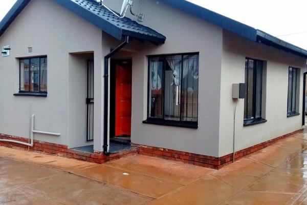 A neatly kept 2 bedroom house, situated at the heart of Protea Glen ext 11. The property ...