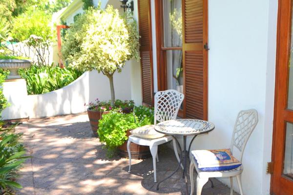 A spacious fully furnished Cape Dutch family home set in a beautiful garden in the leafy and established suburb of Parel Vallei in ...