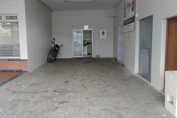 A 175m2 storage facility available in CBD.
Property offers 24hr security. 1 open parking bay and 1 x loading bay.
Kitchenette and ...