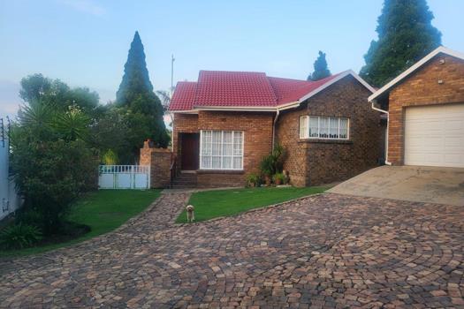 3 Bedroom House for sale in Esther Park