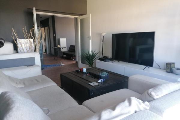 We have a beautiful, very spacious unfurnished 2 bedroom, 2 bathroom apartment available at Bonne Esperance in Kenilworth. 

This ...