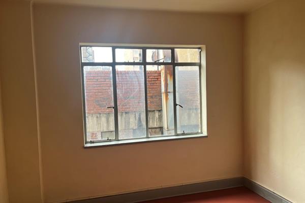 Spacious Bachelor unit in Hillbrow available immediately. Water is metered and has pre-paid electricity. It has a beautiful kitchen and ...