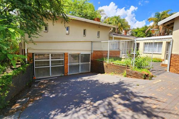 Flat to let in Atterbury Rd, Menlo Park.

Maximum one person allowed to stay in the ...