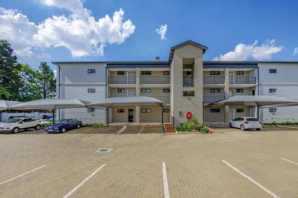 Value the luxury of space in this upmarket apartment. The open design of the kitchen invites your guests to get involved in the cooking ...