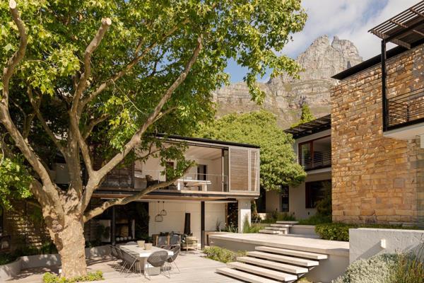 Celebrity status luxury living unfolds here, at the iconic Villa Le Thallo. This recently revamped property oozes boldness and yet ...