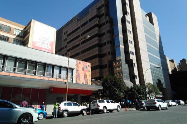 Don&#39;t miss out! The Collosseum positioned in central Johannesburg, opposite Carlton centre. This bachelor apartment is ideal for ...