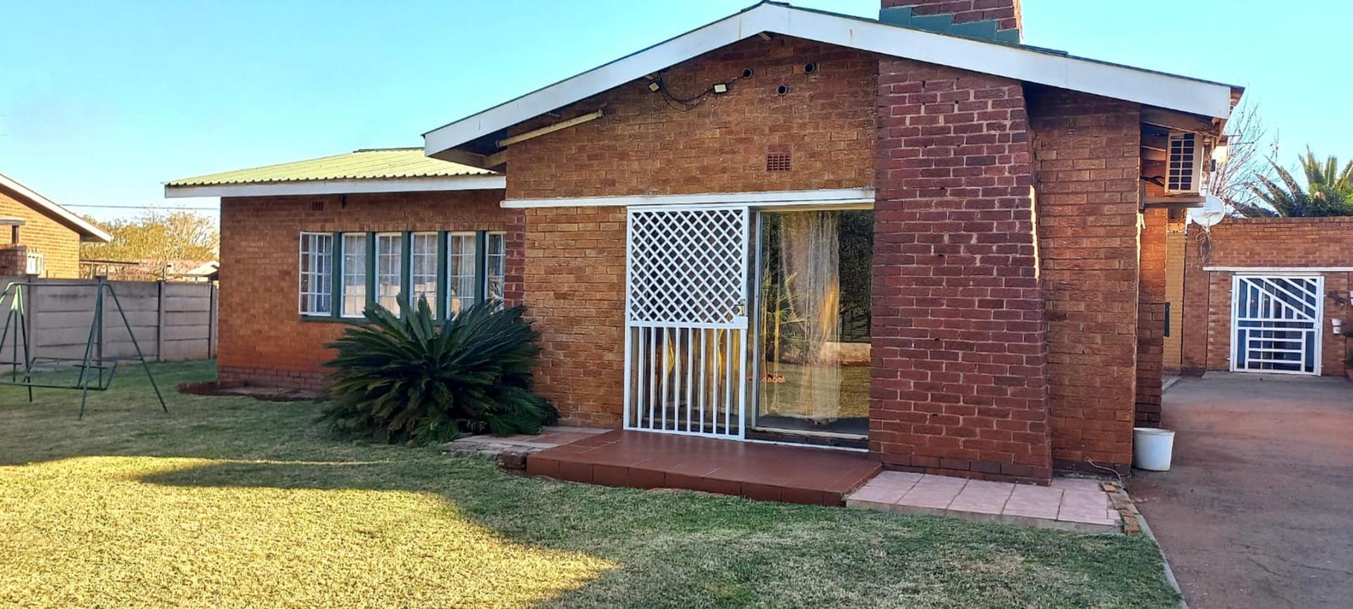 3 Bedroom House for sale in Duncanville P24112120037