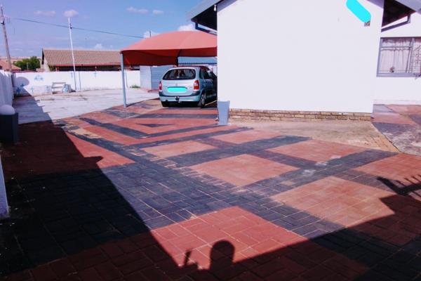 The house is in Soshanguve block DD. The property offers 4 bedrooms with 2 bathrooms, a kitchen and lounge. It&#39;s got a huge yard. ...