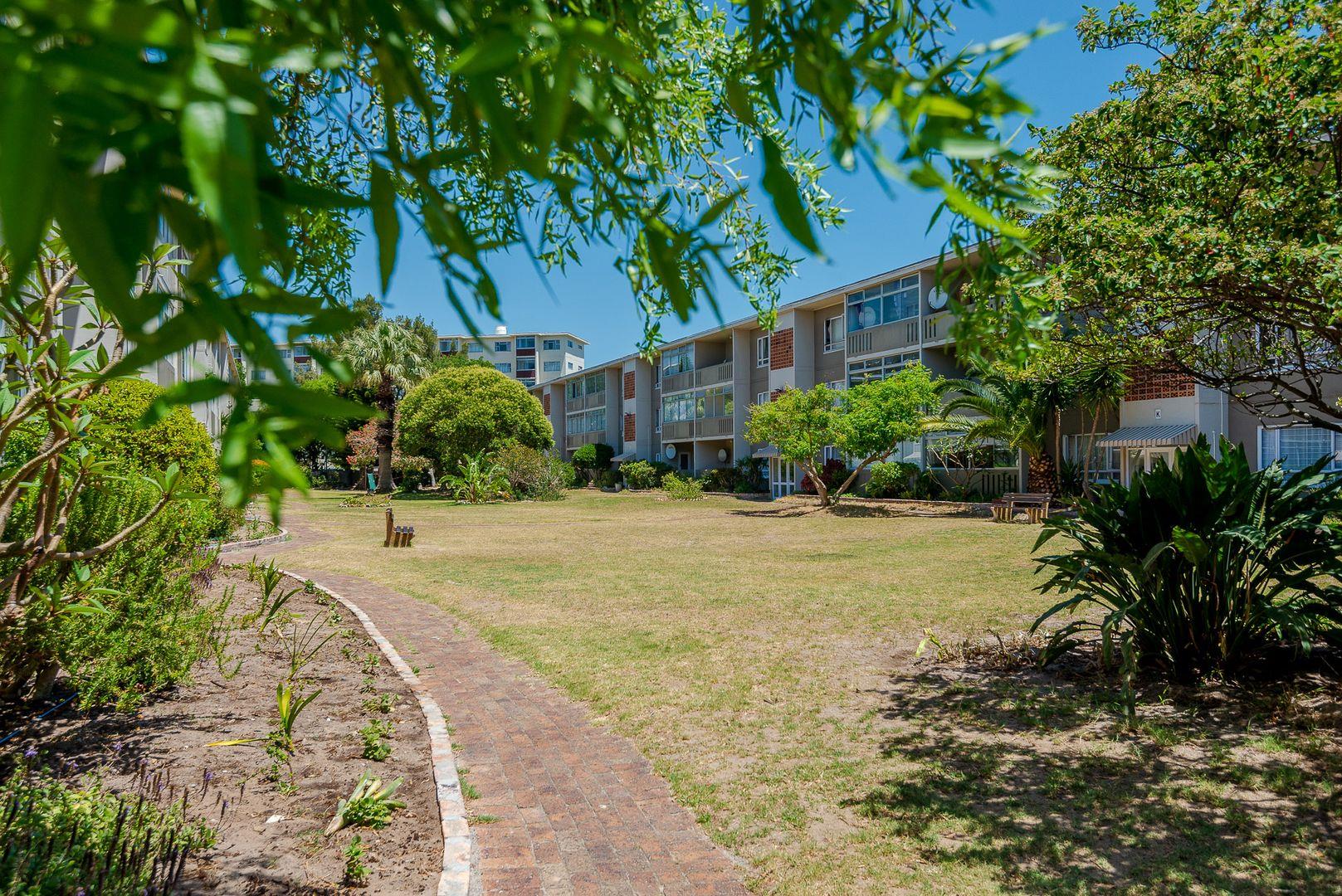 Picture of 4 Bedroom Apartment / flat for sale in Claremont - P24-113529369