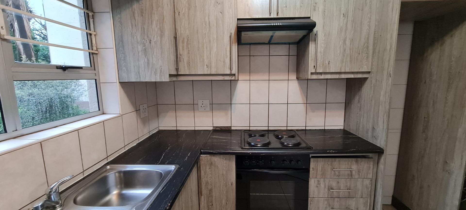 2 Bedroom Townhouse for sale in Bedfordview Wedgewood Green, Smith Road, Bedfordview P24