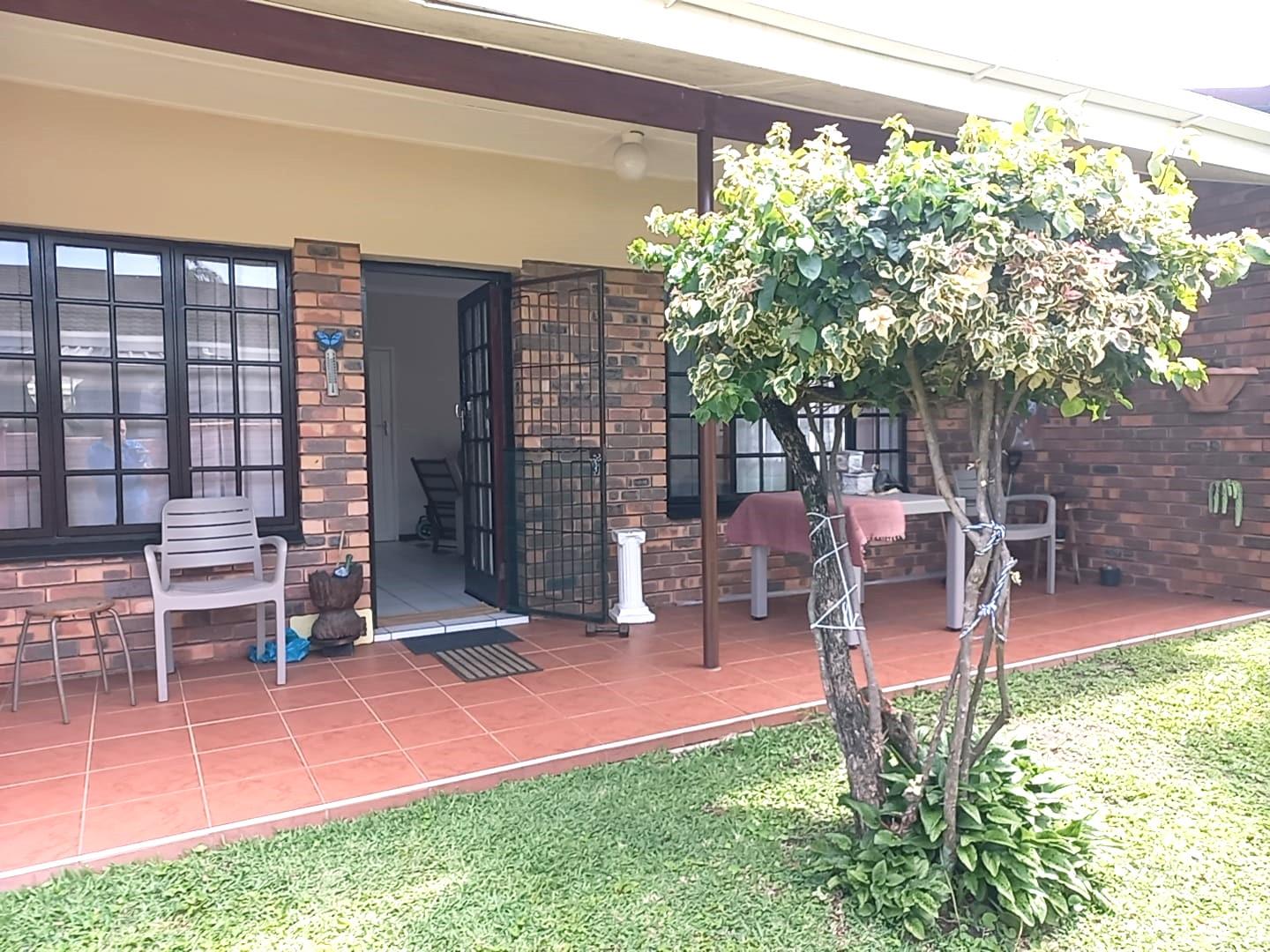 2 Bedroom Townhouse for sale in Margate P24112132581