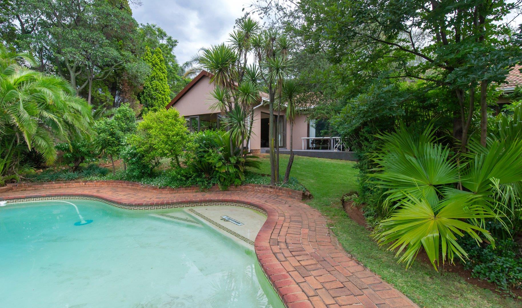 4 Bedroom House for sale in Bedfordview P24112133851