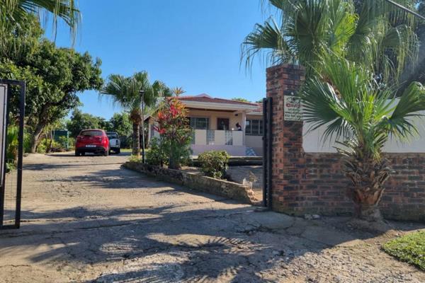 This 4 bedroom home is located at the entrance of Shakaskraal with easy access to shops and amenities. Suitable for a large family or ...