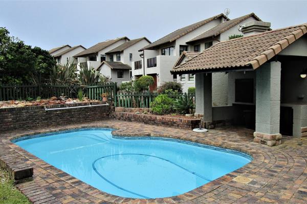 This secure and spacious ground-floor apartment on the Mossel Bay Golf Estate is perfect ...