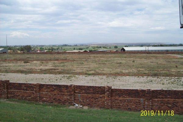 Witpoort - estates 4 factories plus 12 stands avaliable.
Ideal for investment - development oppertunity.
Build new factories.
Water ...