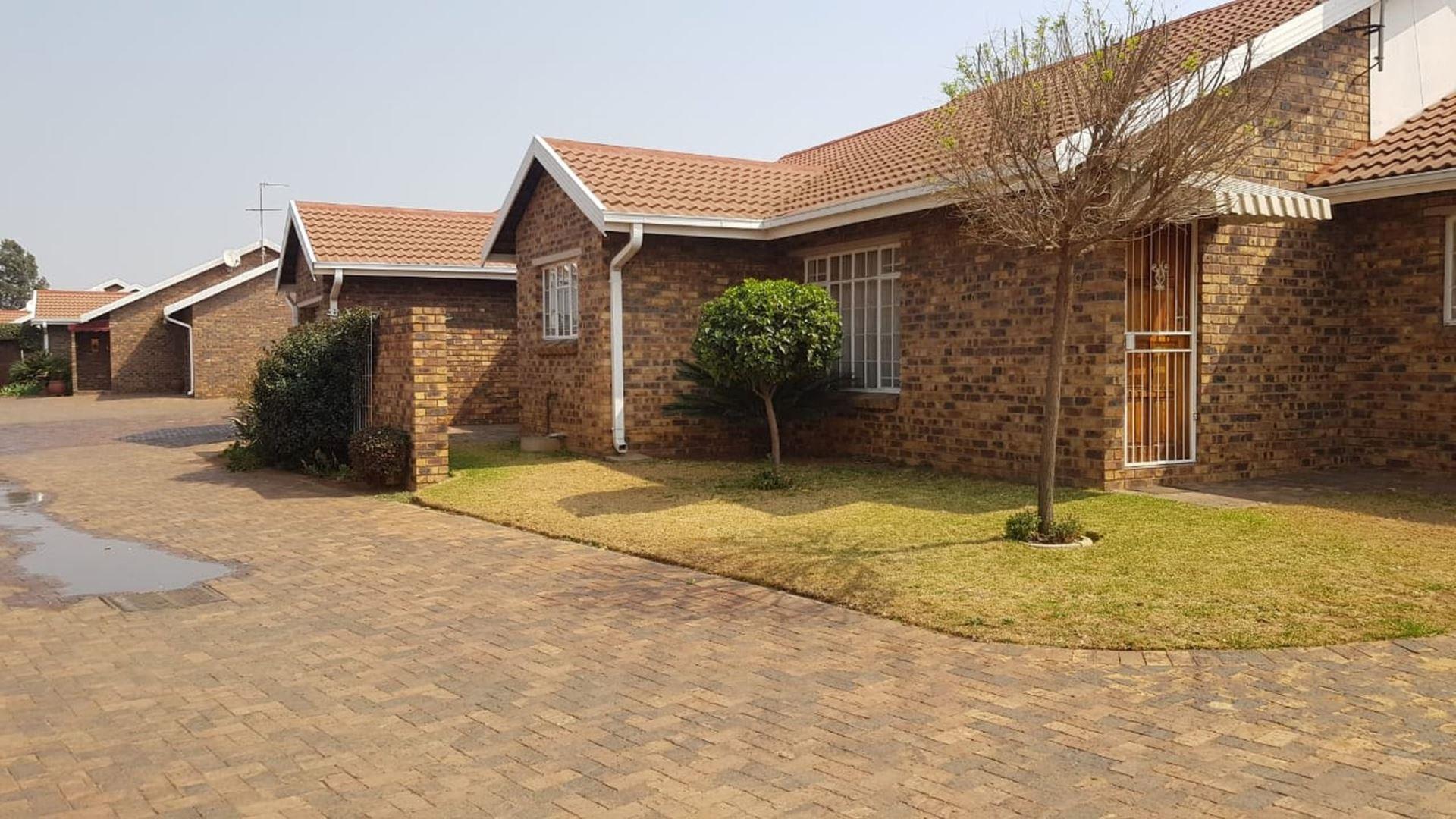 2 Bedroom House for sale in Arcon Park P24112138863