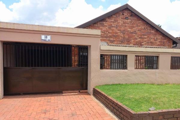 Spacious family home.

3 Bedrooms (main bedroom with en-suite bathroom), 2 bedrooms with ...