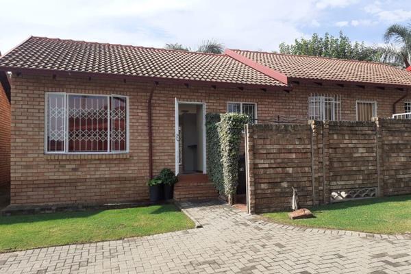 A 2 Bedroom townhouse to let at Erasmuskloof , 3 km away to Menlyn shopping complex. the complex is very secure and safe, monitored by ...