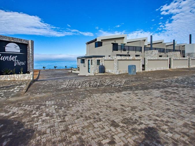 3 Bedroom Townhouse for Sale in Henties Bay