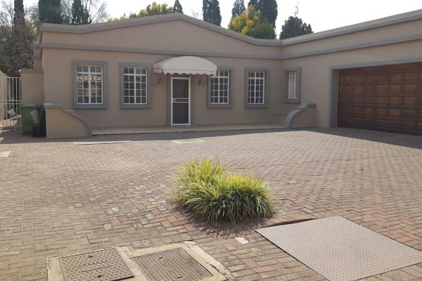 This unique town house with aluminium windows welcomes you into a luxurious lifestyle, consisting of an entrance hall, open plan lounge ...