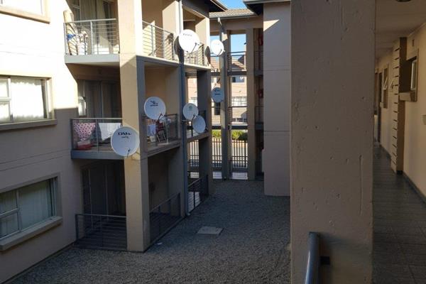 Close to Randburg Square and SARS

Fully tiled
Modern kitchen open plan
Spacious balcony for entertainment

Please contact agent ...