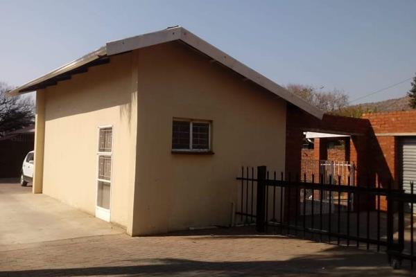 Available immediately 

Garden cottage in Pretoria North,

Close to all needed schools high and primary, Close to shops and public ...