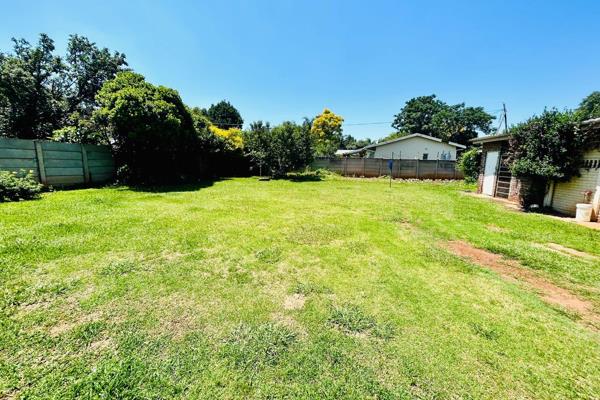 Exclusive mandate
Located in a very good, quiet area of Vryheid.
This Spacious 3 bedroom house is in need of some renovations. 
This ...